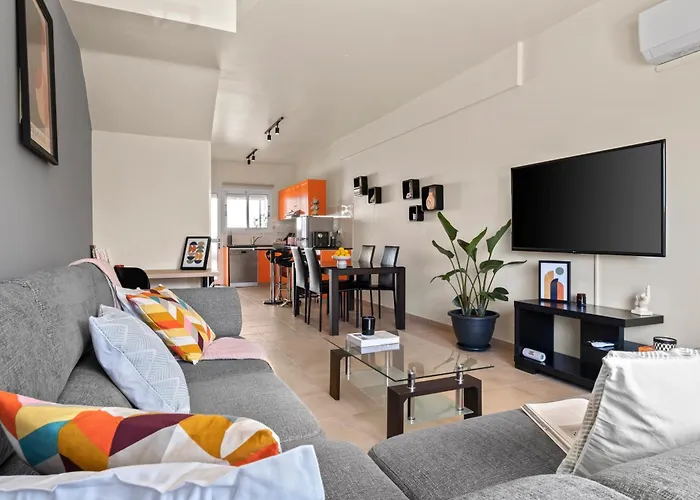 Orange Bliss Townhouse By Nomads