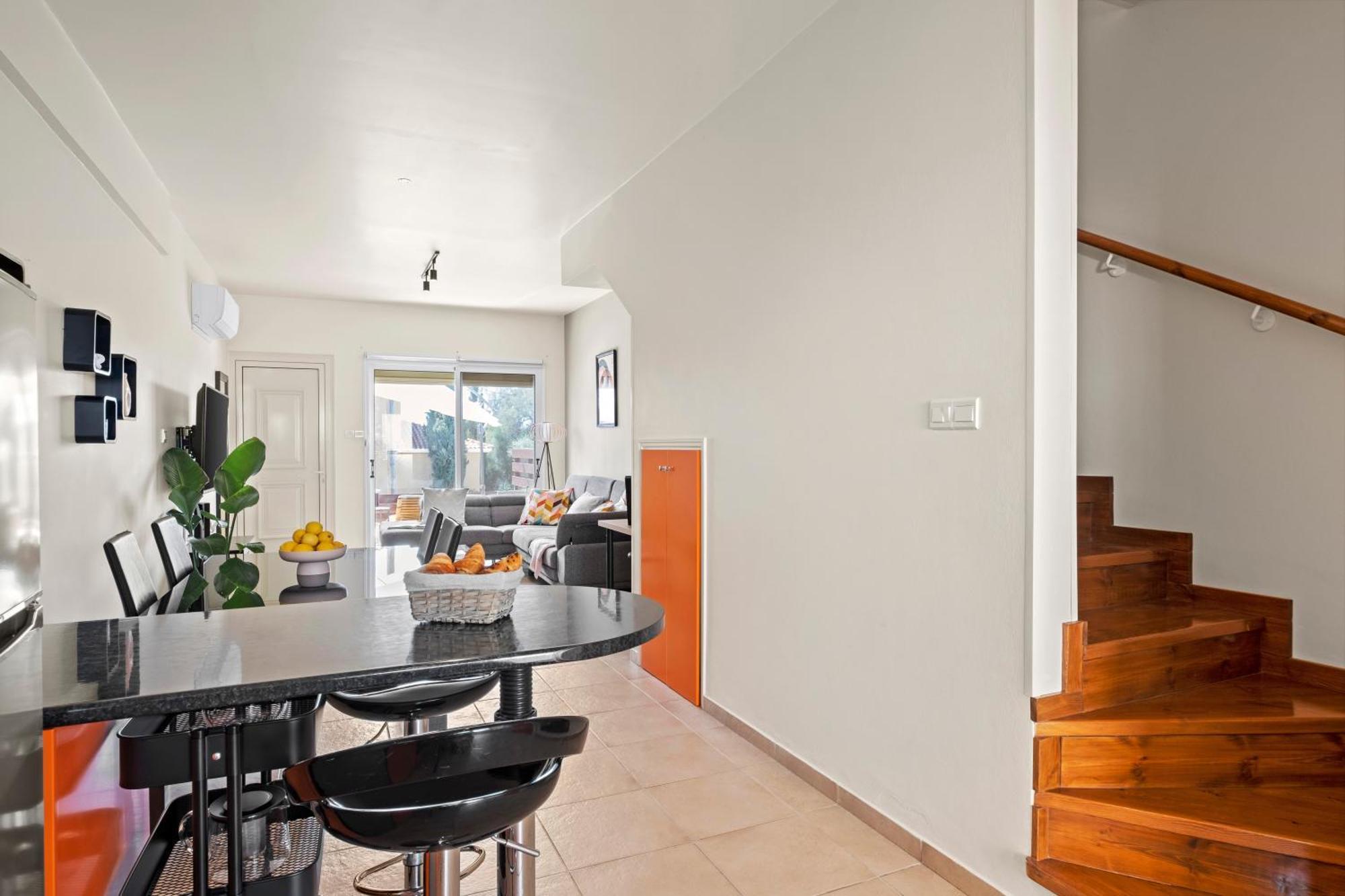 Orange Bliss Townhouse By Nomads Peyia